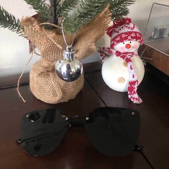 🐱 CATITUDE | Cat-eye Sunglasses - Picture 2 of 3